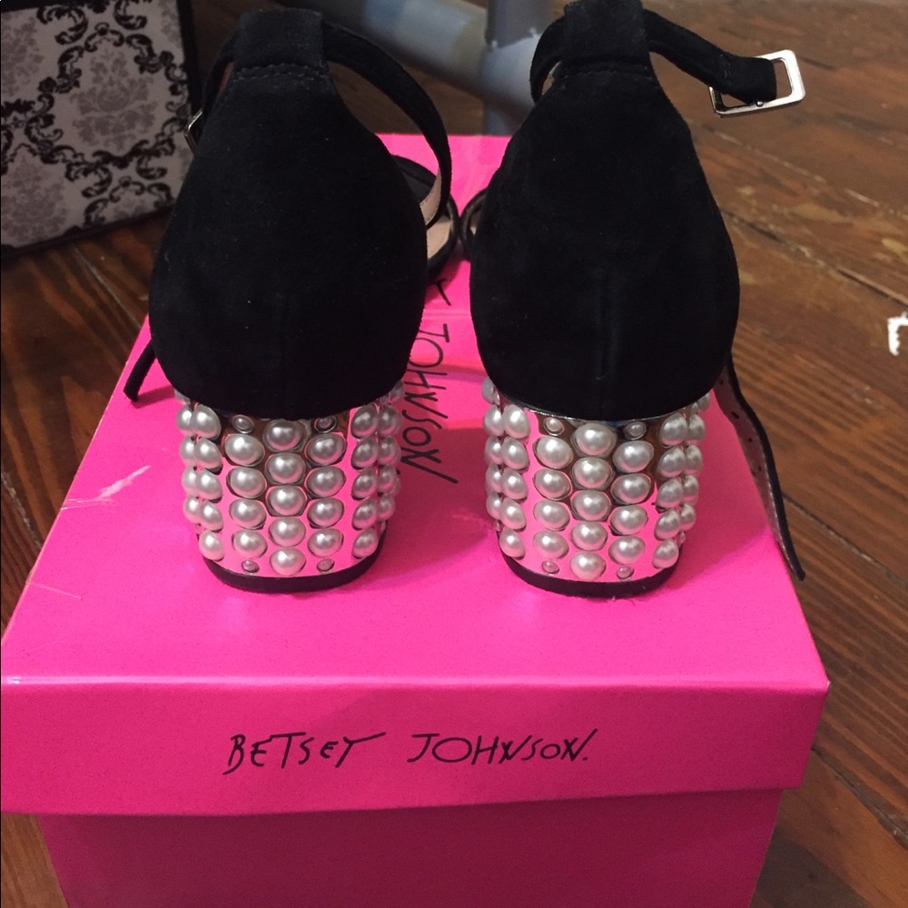 Sandals - Picture 2 of 2